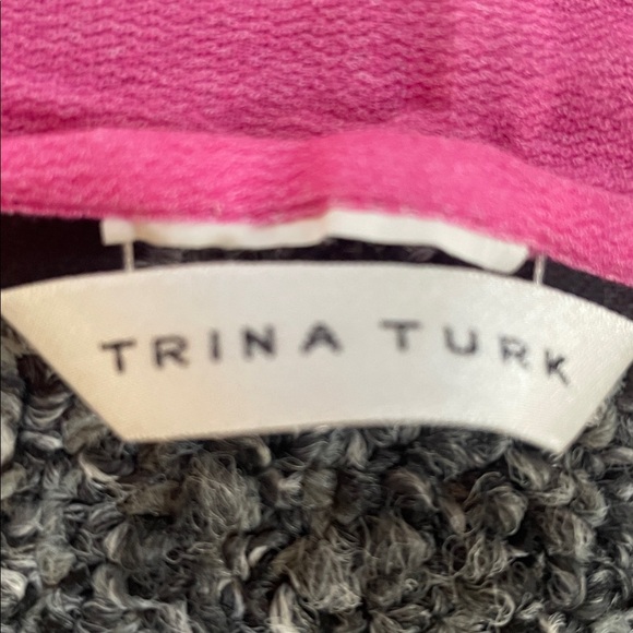 💗 Trina Turk Pink Silk Peony Scarf – 100% Silk – 60” x 40” - Picture 2 of 6